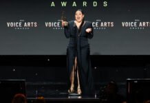 La locutora colombiana Laura Mendoza gana dos galardones en los Premios Oscar de la voz