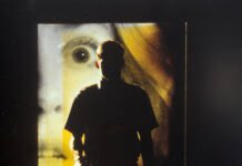 El thriller que marcó a una generación vuelve a los cines. Regresa ‘El Vigilante Nocturno’, experiencia de intriga y suspenso puro