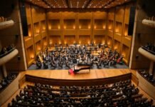 Intenso diálogo entre dos pianos y una orquesta