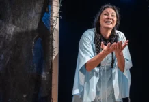 “Por una banana” o cuando la memoria de Colombia se transforma en teatro universal